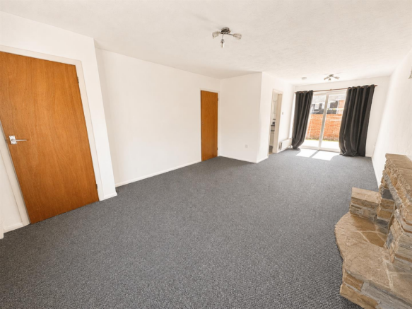 Lounge/Dining Area