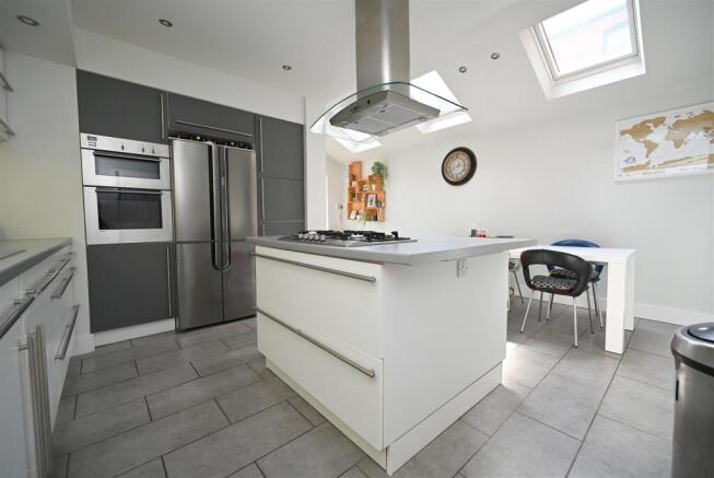 kitchen..jpg