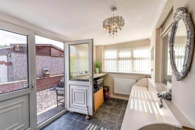 4 bed Detached for sale Image 8