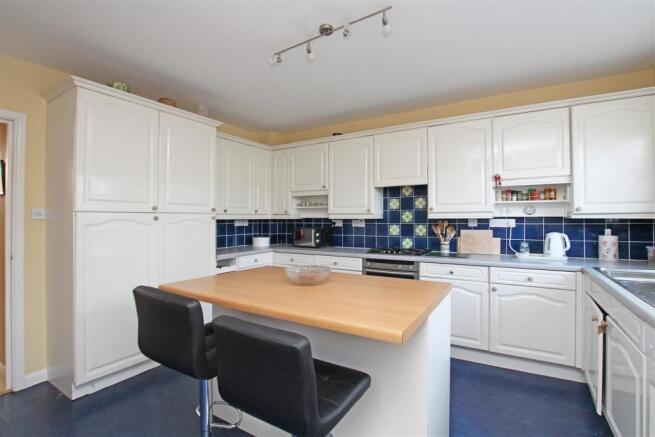 58KGG - Kitchen 2.jpg