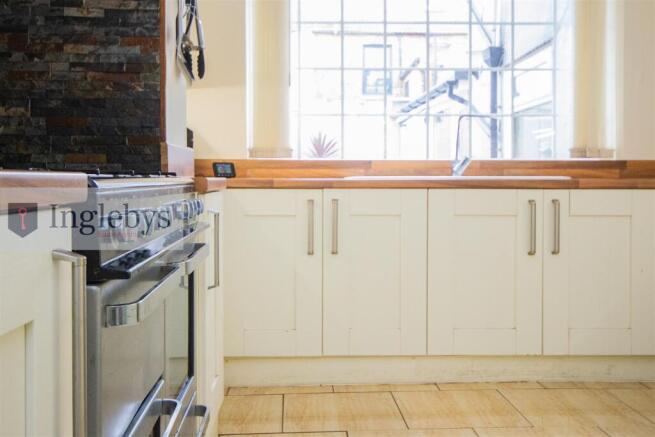 3 bed Terraced for sale Image 11