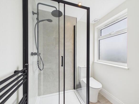 Room 6 ensuite