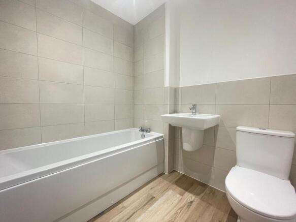 3 bed Semi-Detached to rent Image 8