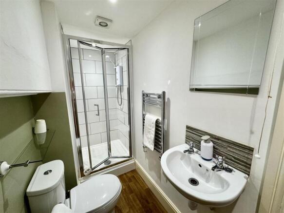 EN-SUITE SHOWER ROOM