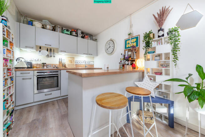Modern kitchen perfect for cooking & entertaining