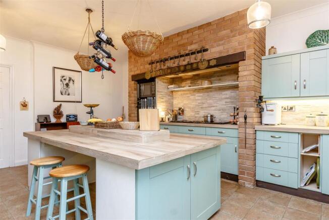 8364211-interior13.jpg