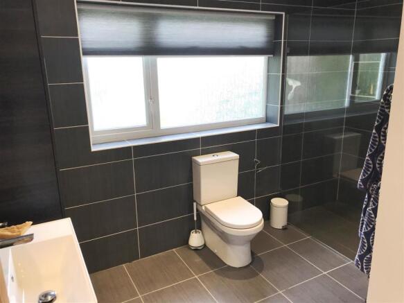 En Suite 1.JPG