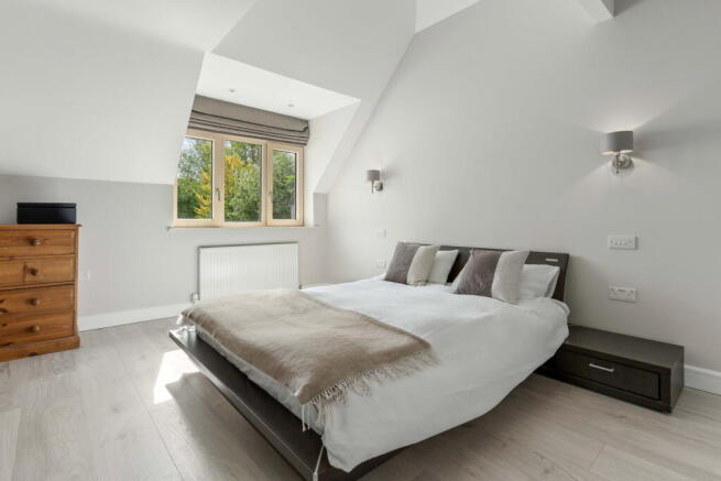 Spectacular five bed eco-home with additional living space photo 4