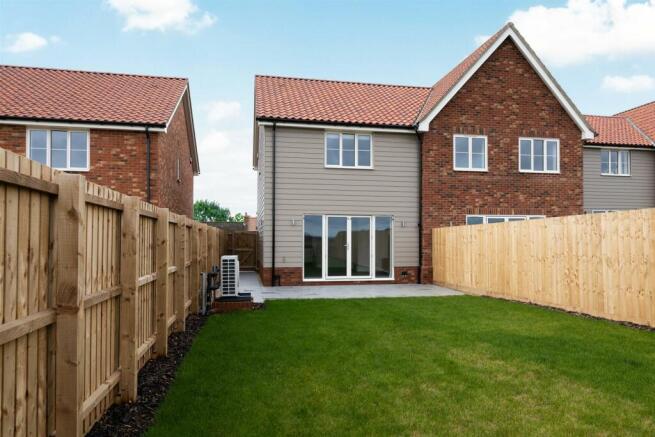 5 Parham Close-2.jpg