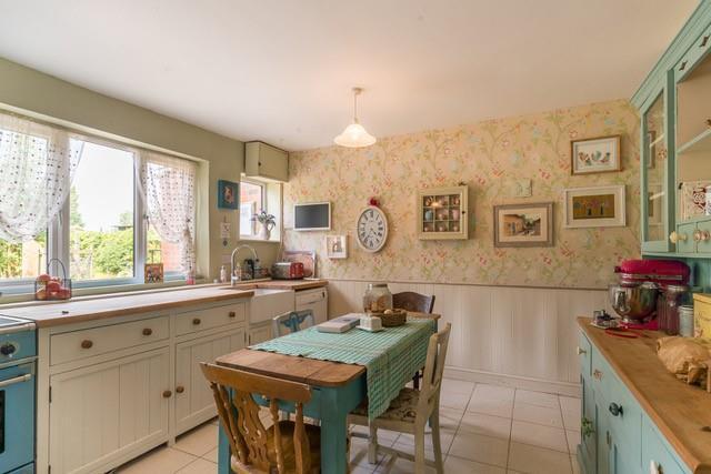 FURTHER VIEW OF THE KITCHEN