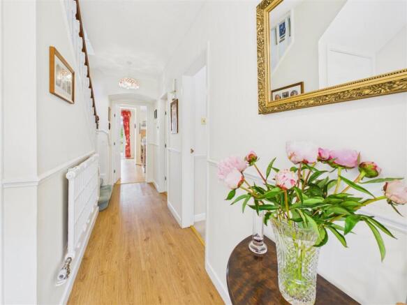 5 bed Detached for sale Image 6
