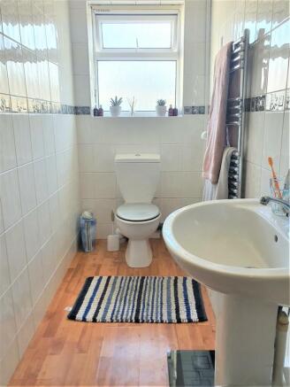 Bathroom a.jpg