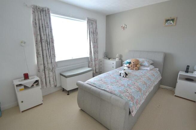16MELROSEBED11.JPG