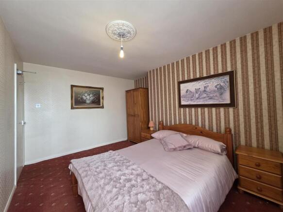 2 bed Apartment for sale Image 11