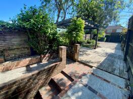 28, Battle Road, Hailsham BN27 1DS