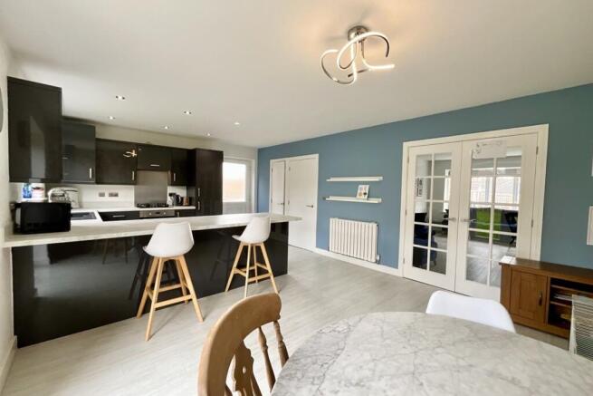 4 bed Detached for sale Image 8