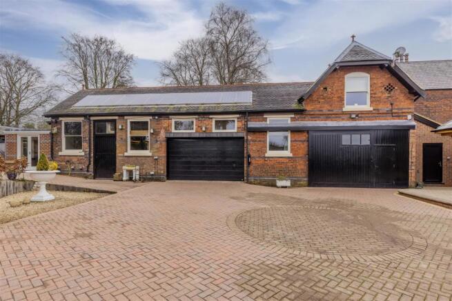 Outside - Annexe/Garage/Wash Room/Gym