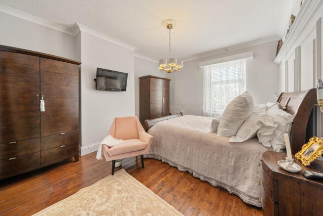 4 bed Terraced for sale Image 9