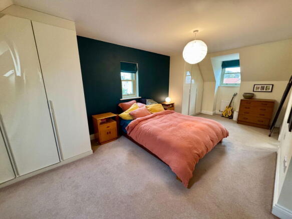 4 bed Semi-Detached for sale Image 9