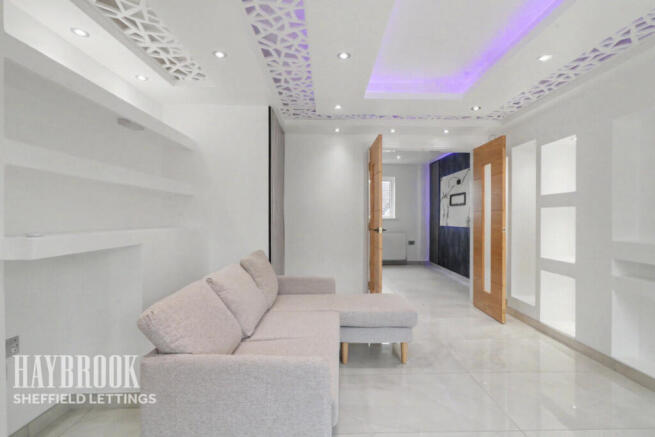 5 bed Detached to rent Image 8
