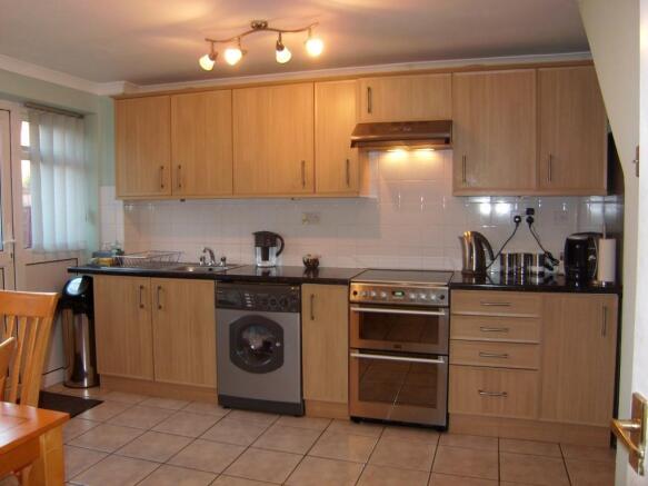 KITCHEN/DINING