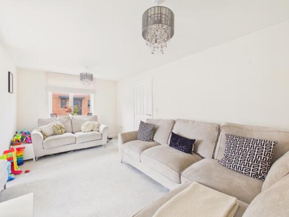 4 bed Semi-Detached for sale Image 6