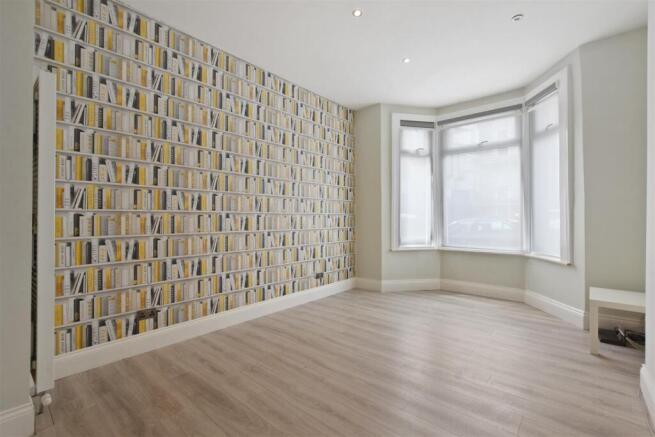 11-b7c9GCWT - 8 Felixstowe Road - Reception 2 -Ori