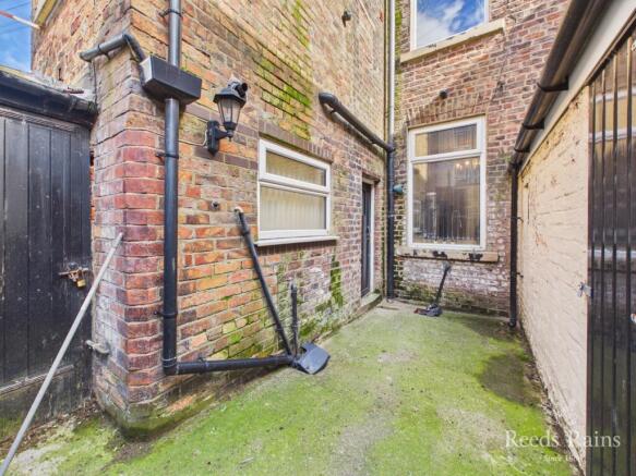 5 bed Terraced for sale Image 8