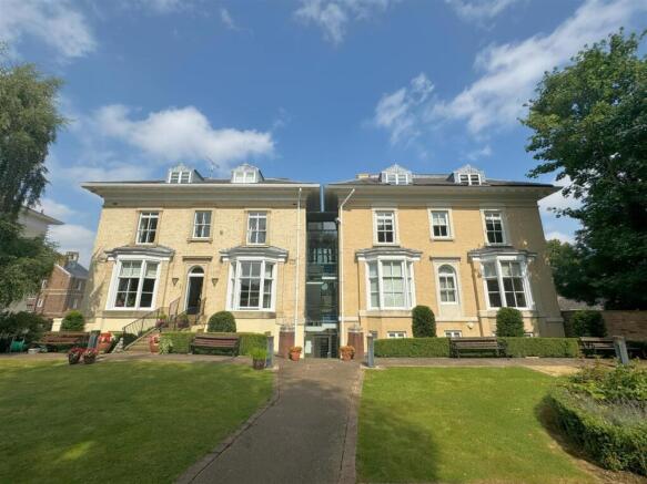 2 bed Apartment to rent Image 9