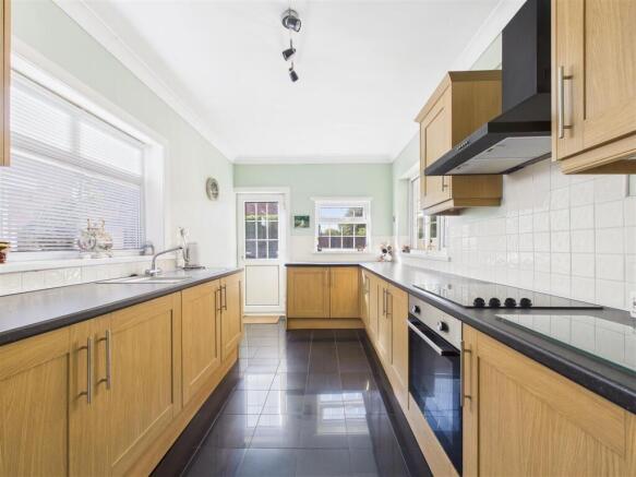3 bed Semi-Detached for sale Image 7