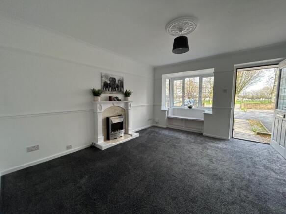 2 bed Town House to rent Image 2