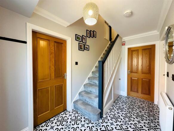 6 bed Detached for sale Image 6