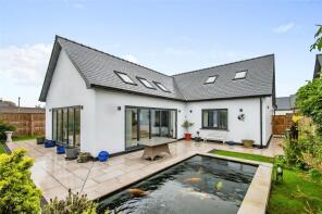 2, Pludds Meadow, Laugharne, Carmarthen SA33 4UJ