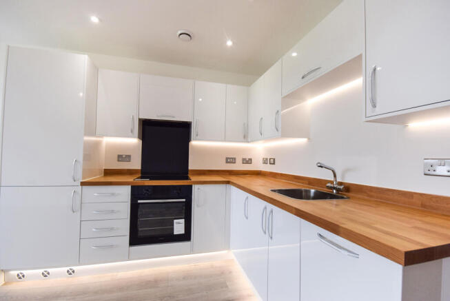 220 kitchen.jpg