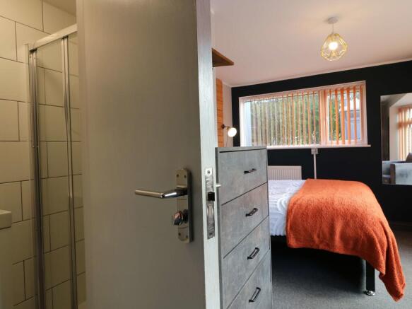 32 Lime Road Room 1 4.JPG