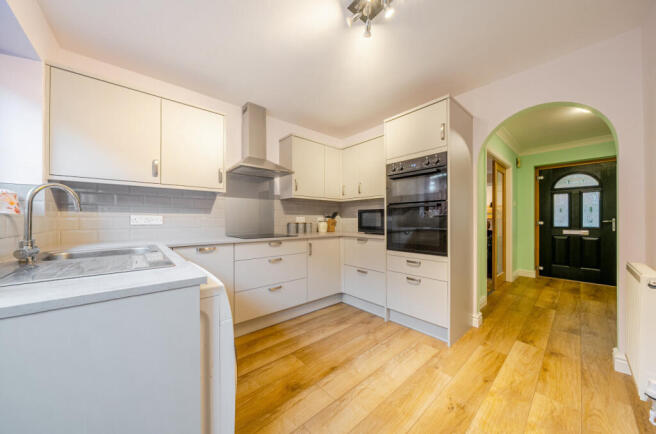 1386524-13-6931a5...