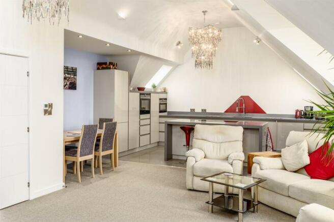 Lounge/Dining/Kitchen