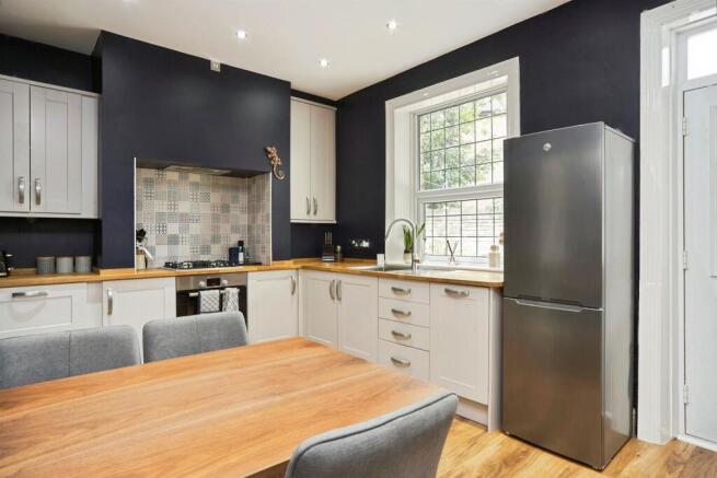 3 bed Terraced for sale Image 5
