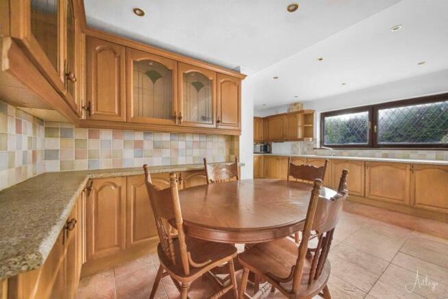 Kitchen/Breakfast Room