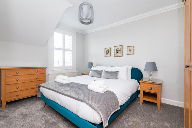 5 bed Town House for sale Image 4