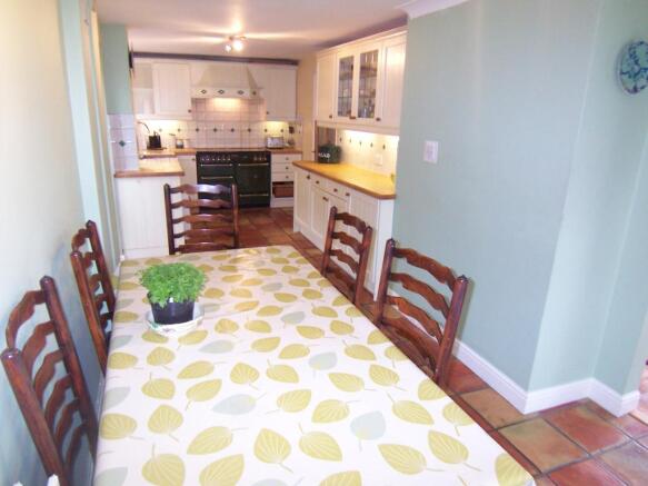 KITCHEN/BREAKFAST RM