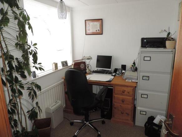 Bedroom/study