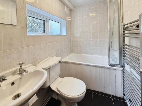 2 bed Terraced to rent Image 7