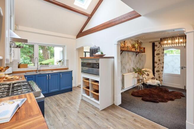 4 bed Detached for sale Image 7