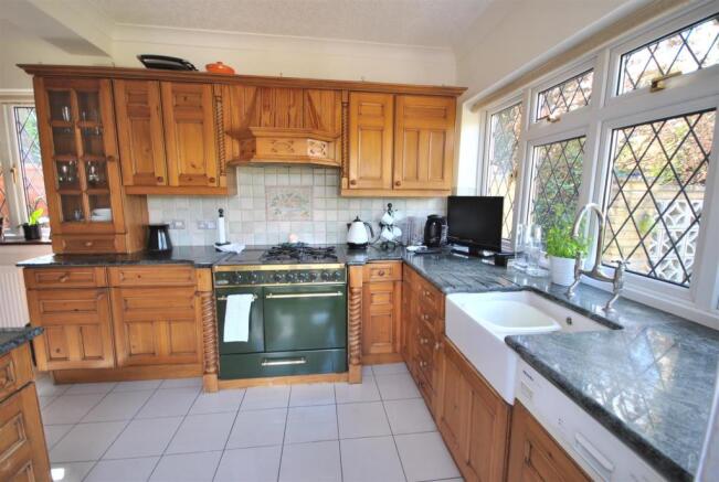 Kitchen 2.jpg