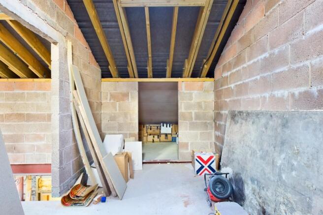 Master Bedroom Su...