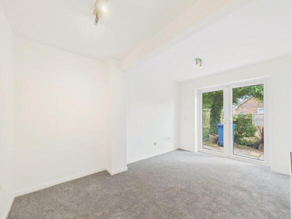 5 bed Detached for sale Image 11