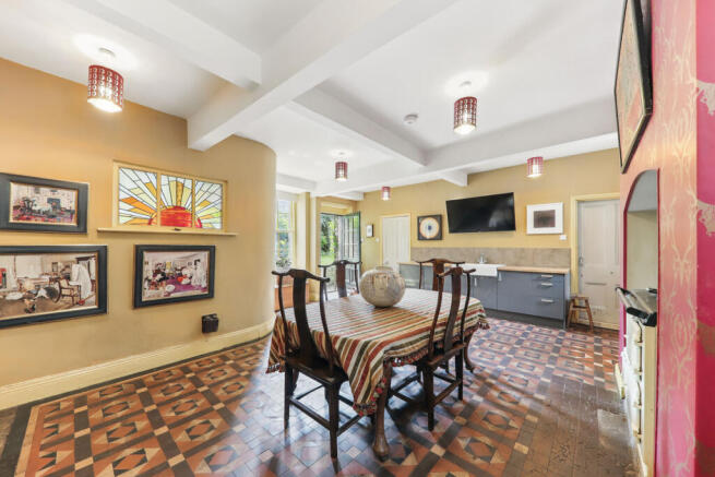 12 bed Town House for sale Image 6