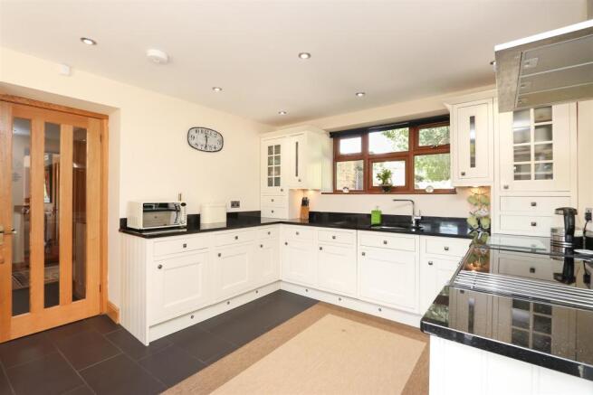 Kitchen3.jpg