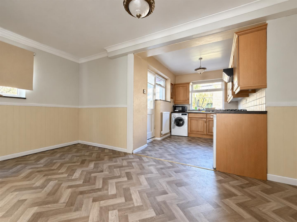 Featherstone Drive, Leicester photo 4